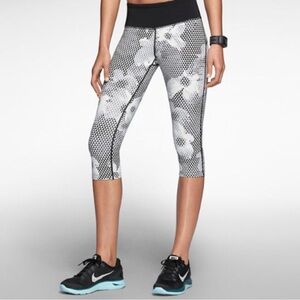 Nike Epic Lux Nylon Printed Running Capris black and white